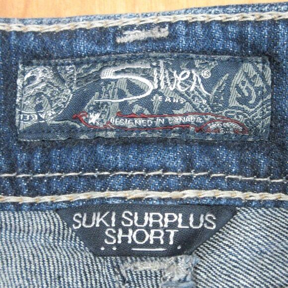 SILVER JEANS Suki Surplus Shorts Sz 27 Distressed Denim Back Flap Pocket Bermuda - Picture 6 of 15